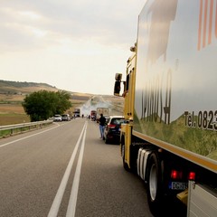 Prende fuoco un camion