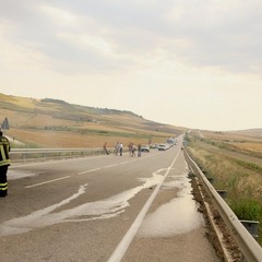 Prende fuoco un camion