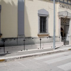 due carrozzine al cinitero