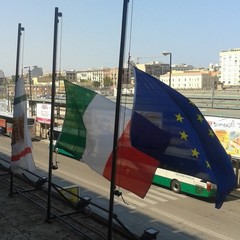 Bandiere a mezz'asta al Consiglio regionale della Puglia