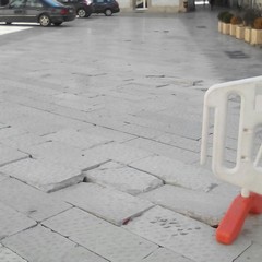 Basole divelte nel centro storico