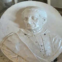 Busto marmoreo dellOrsini presso il Santuario del Beato Giacomo di Bitetto FOTO