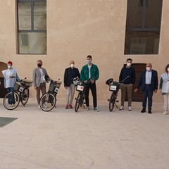 cerimonia consegna bici- progetto help