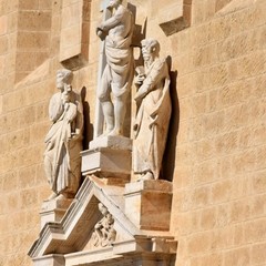 Cristo con croce Cattedrale- passeggiando con la storia