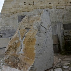 Massi in pietra sulla Gravina