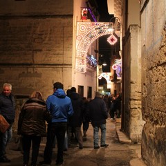 Lùmina inonda di luce l'habitat rupestre di Gravina