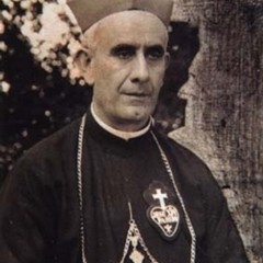 Mons Faggiano il vescovo della ordinazione sacerdotale Foto