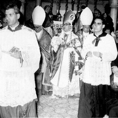 Mons Vairo subito dopo lordinazione episcopale Foto