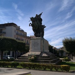 “Passeggiando con la storia” - monumento ai caduti