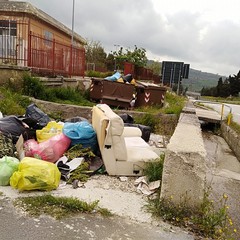 rifiuti abbandonati