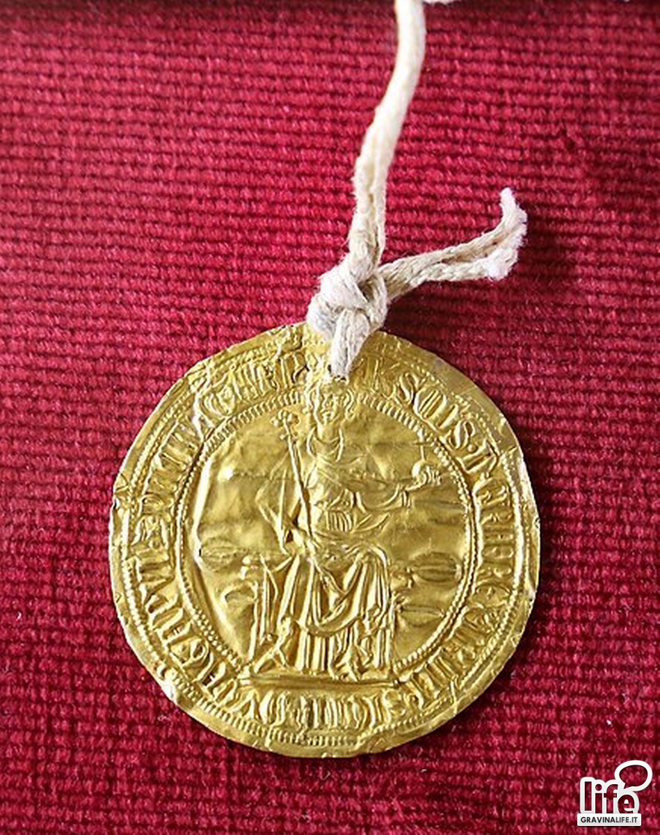 Particolare del sigillo doro di Carlo II dAngi Foto
