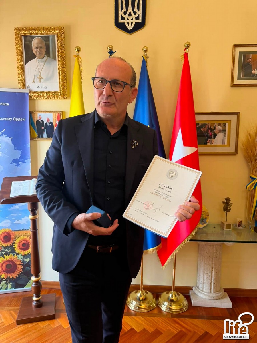 Zelensky premia limprenditore pugliese De Biase il primo italiano laico a ricevere il Golden Heart
