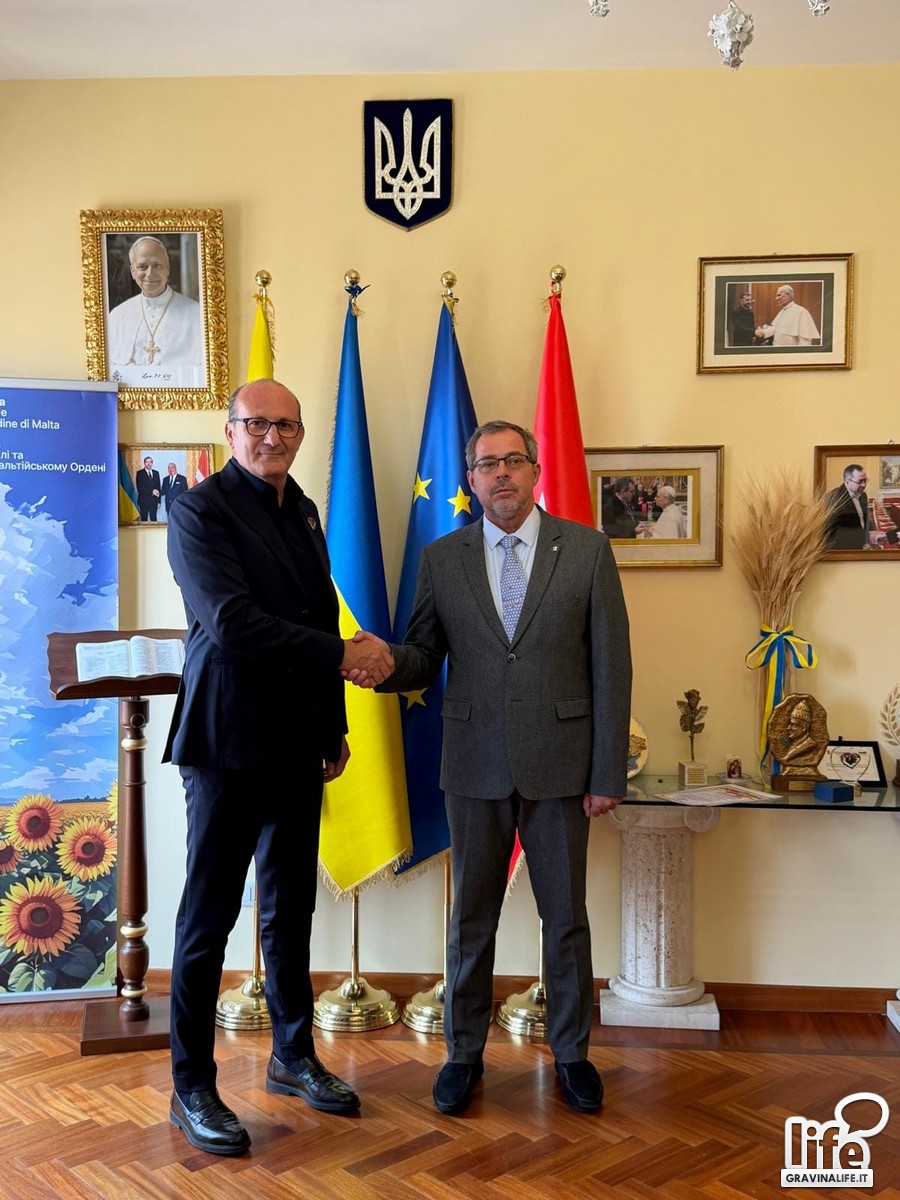 Zelensky premia limprenditore pugliese De Biase il primo italiano laico a ricevere il Golden Heart