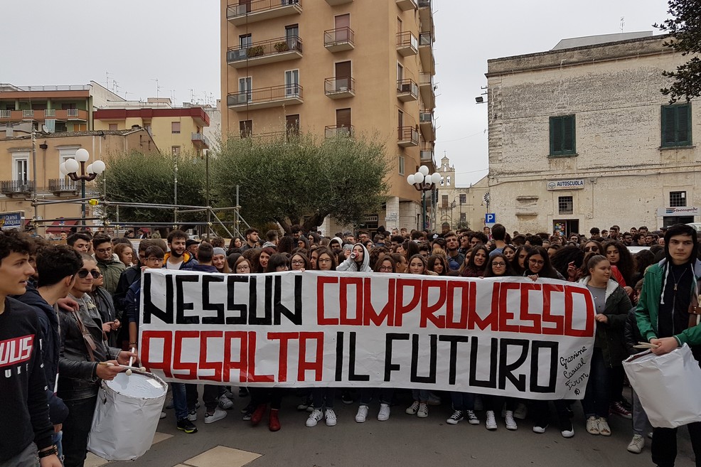 Studenti gravinesi in corteo contro