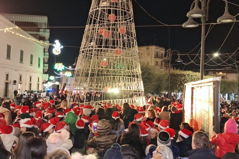 accensione albero natale 2025