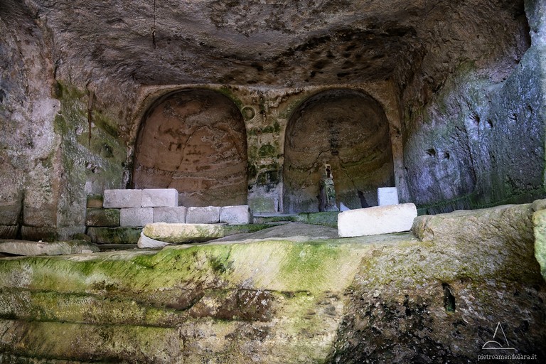 affreschi chiesa grotta dell'Angelo