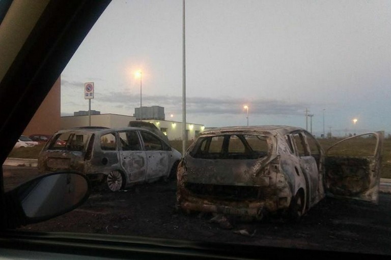 Auto incendiate Ospedale