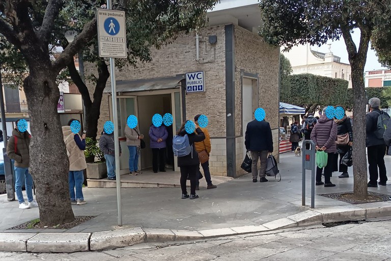 bagni pubblici.jpg