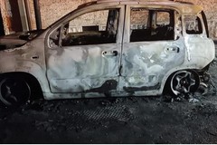 Auto in fiamme, il Sindaco chiede incontro a Prefetto e forze dell’ordine