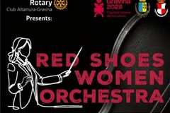 Esibizione dell’orchestra delle donne in “scarpe rosse”