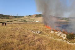 Vasto incendio sulla Gravina