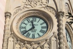 Buon compleanno orologio per i tuoi 130 anni, portati bene