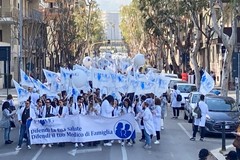 Diritto alla salute pubblica, i Medici della Puglia scendono in Piazza