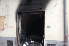 Fumo e paura, incendio in un deposito