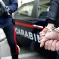 Evade gli arresti domiciliari per recarsi in un bar