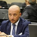 Caracciolo indagato per corruzione si dimette