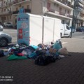 Raccolta indumenti, immagini indecorose in via Maiorana