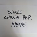 Scende la neve a primavera: domani scuole chiuse