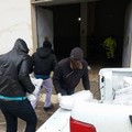 Protezione civile e immigrati fianco a fianco per gestire l'emergenza