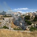 Incendio sul costone della Gravina