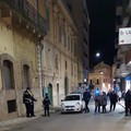 Auto investe un pedone in pieno centro