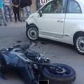 Scontro tra un'auto e una moto in via Alcide de Gasperi