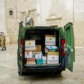 Esercito consegna generi alimentari alla mensa della carità