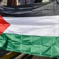 Uno striscione per Gaza a Palazzo di Città