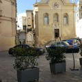 Monumenti che coprono altri monumenti ed è subito polemica