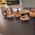 Confiscati beni archeologici in terracotta