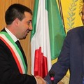 Alesio Valente sottoscrive la propria proclamazione a sindaco di Gravina