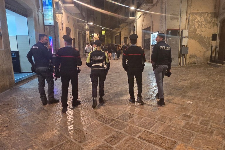 forze dell'ordine -polizia carabinieri e polizia locale