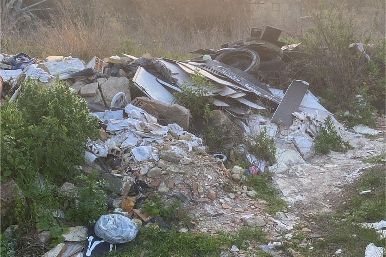 foto discarica - area metropolitana