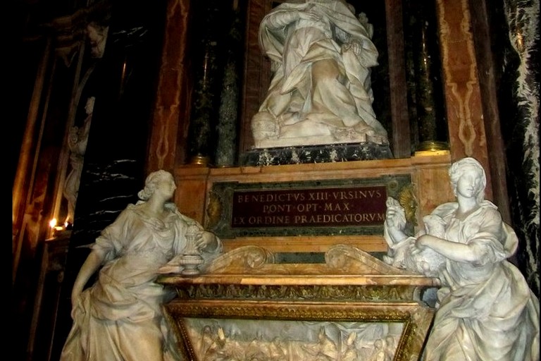 monumento funebre benedeto XIII