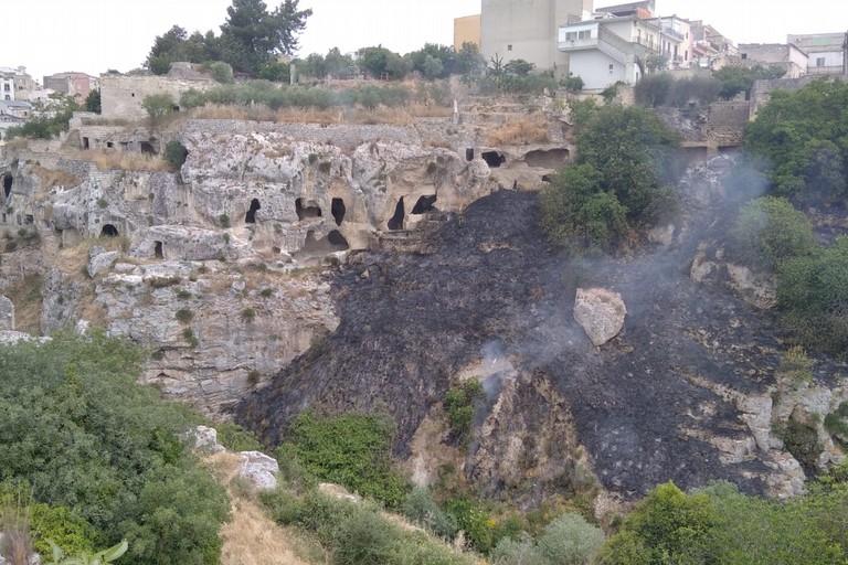 incendio nella Gravina