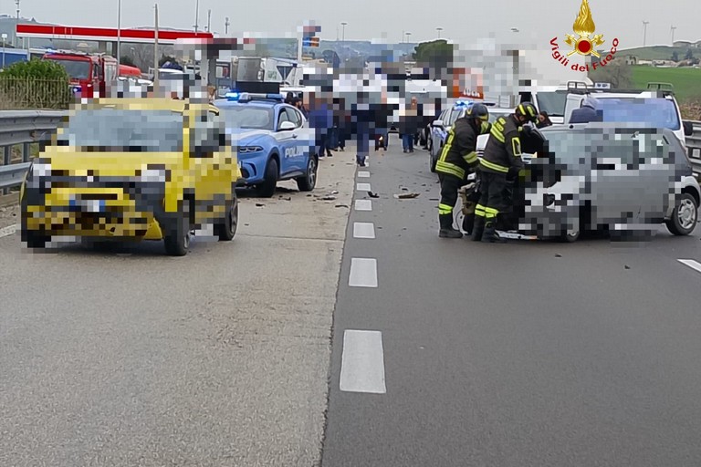 incidente ss99- ferite donne di Gravina