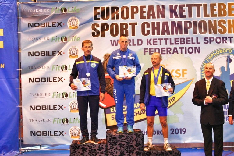 Jaques du Plessis oro agli europei di Kettlebell