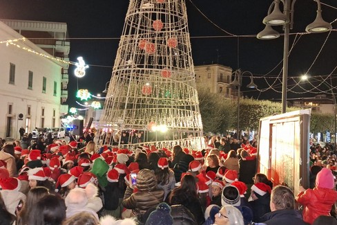 IV edizione dell’accensione dell'albero di Natale in piazza Scacchi