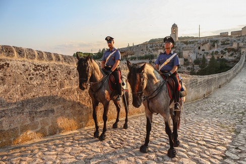 Sicurezza, carabinieri a cavallo per il centro