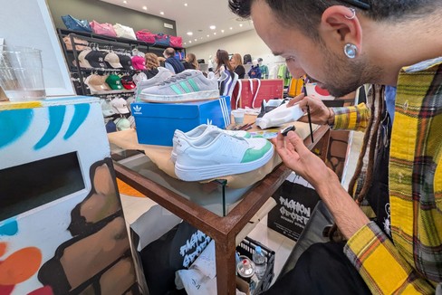 L’Arte ai Piedi: Il Racconto del Custom Live